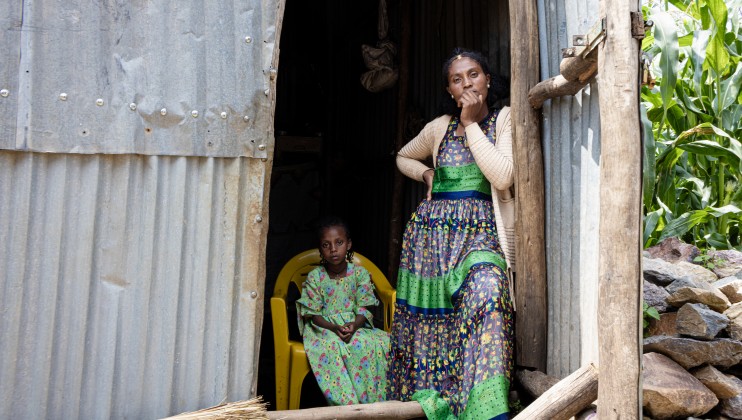 Tabir Gebreyohannes, next to her daughter who was a UXO victim