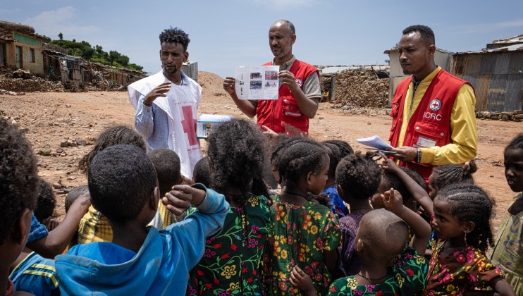 ICRC and Ethiopian Red Cross volunteer explain to children in Navi village safe behavior around UXO